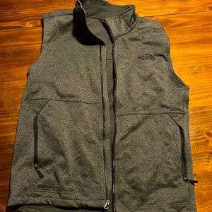 Men’s Northface vest